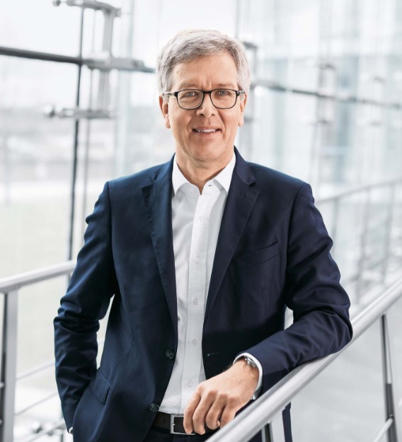Dr. Frank Melzer