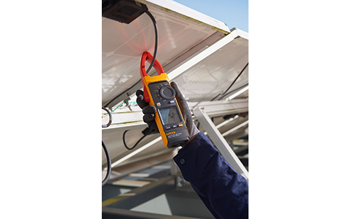 Fluke 393 FC CAT III 1500 V True-rms Clamp Meter with iFlex Delivers Safe Measurements in 1500 V dc Environments