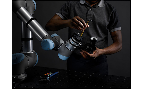 Micropsi Industries Automates 'Fridge Sniffing' with AI-Supported Robot Control System