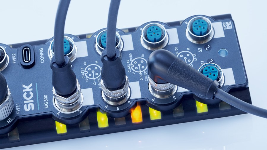 Figure 2: For convenience, the pinout wire diagrams are identified on the front face of the SIG300.