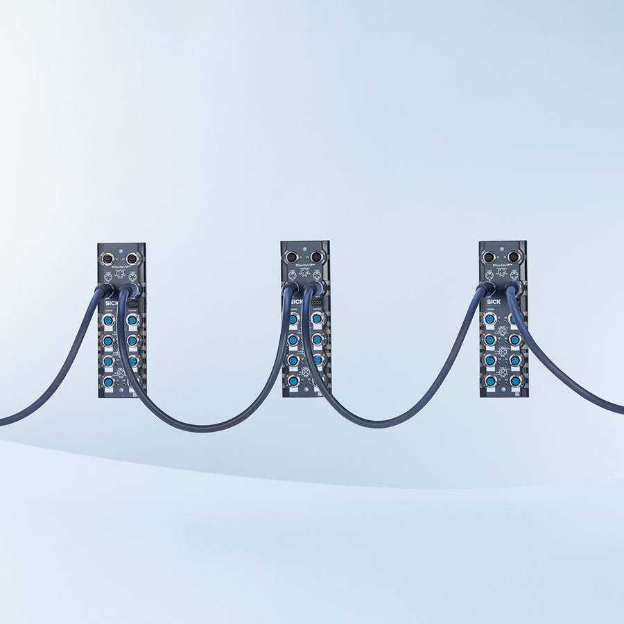 Figure 3: Users can daisy-chain the power via the power in and power out connectors.