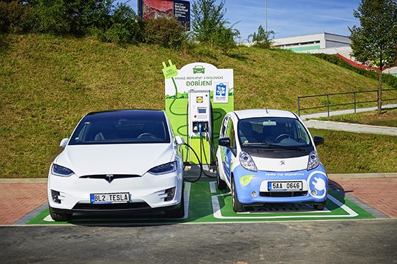 ABB installs fast-charging station for electric vehicles at Prague supermarket