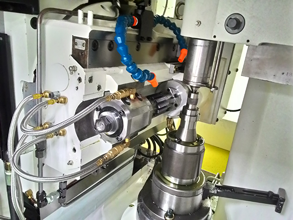 NUM jointly develops CNC gear hobbing machine with Feng Chia University